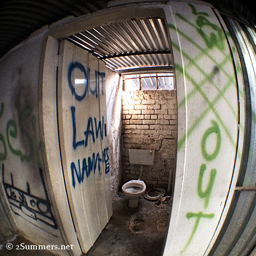 Toilet fish-eye