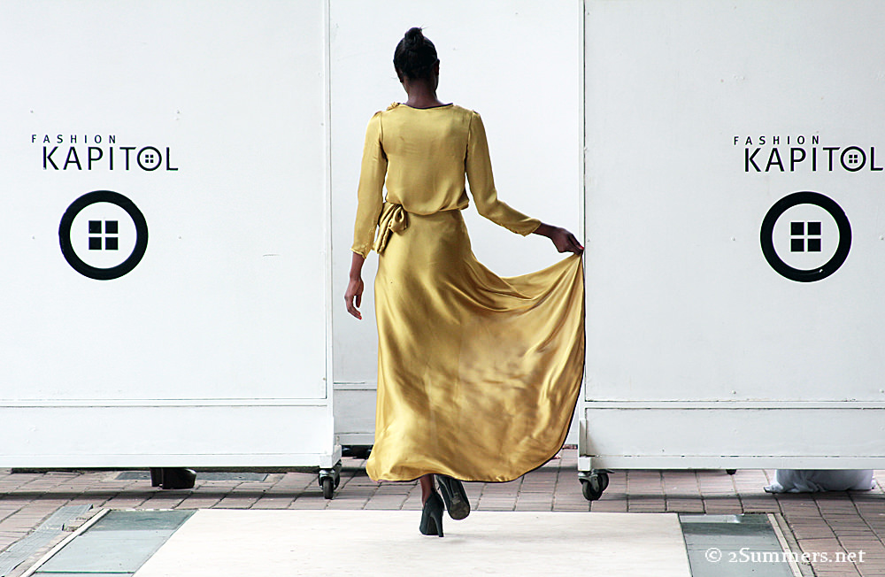 Fashion Kapitol gold dress