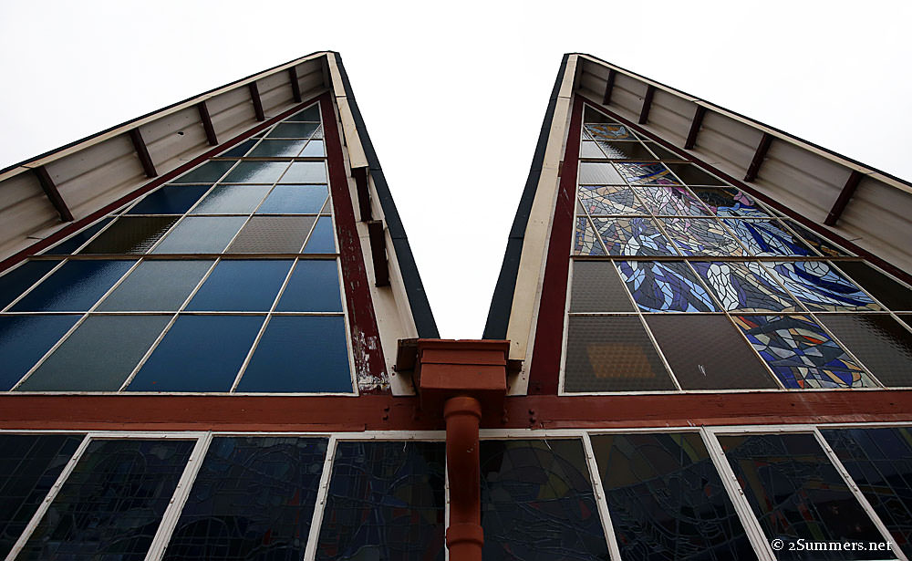 10 Regina-Mundi-outside