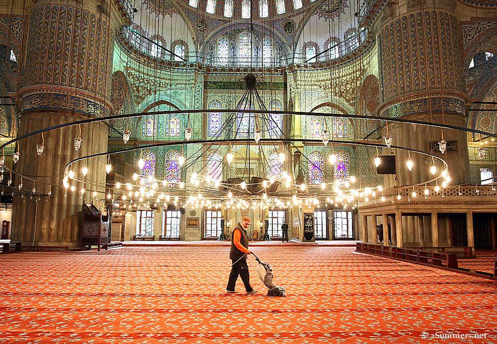 Blue-Mosque-vacuum