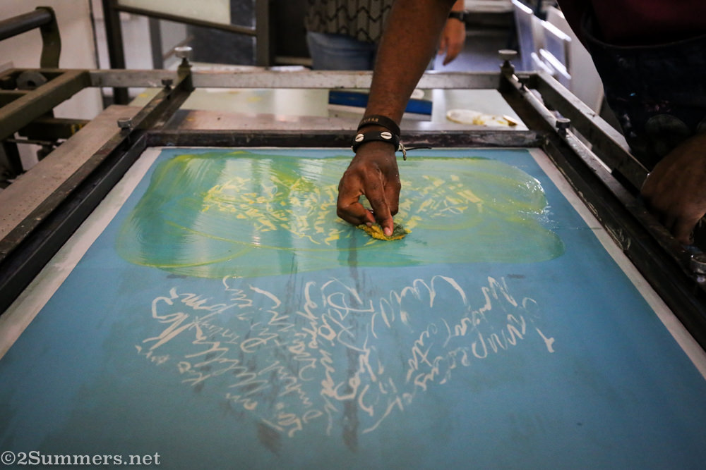 Cleaning ink from the screen print