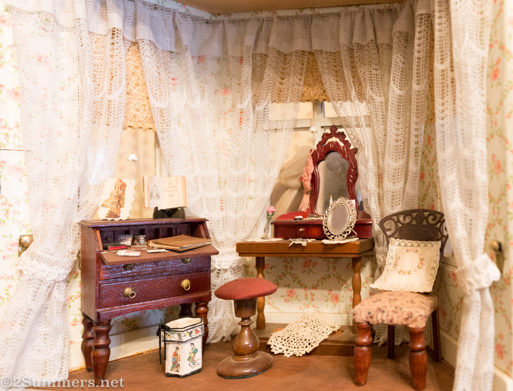 Lindfield doll house alcove