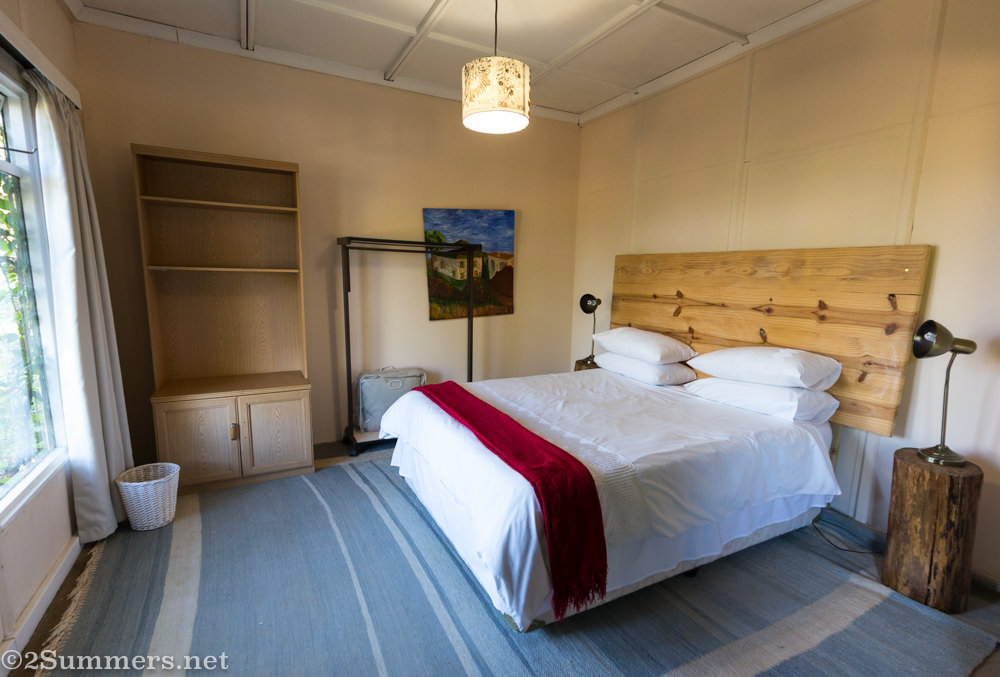 Stanford Lake lodge bedroom
