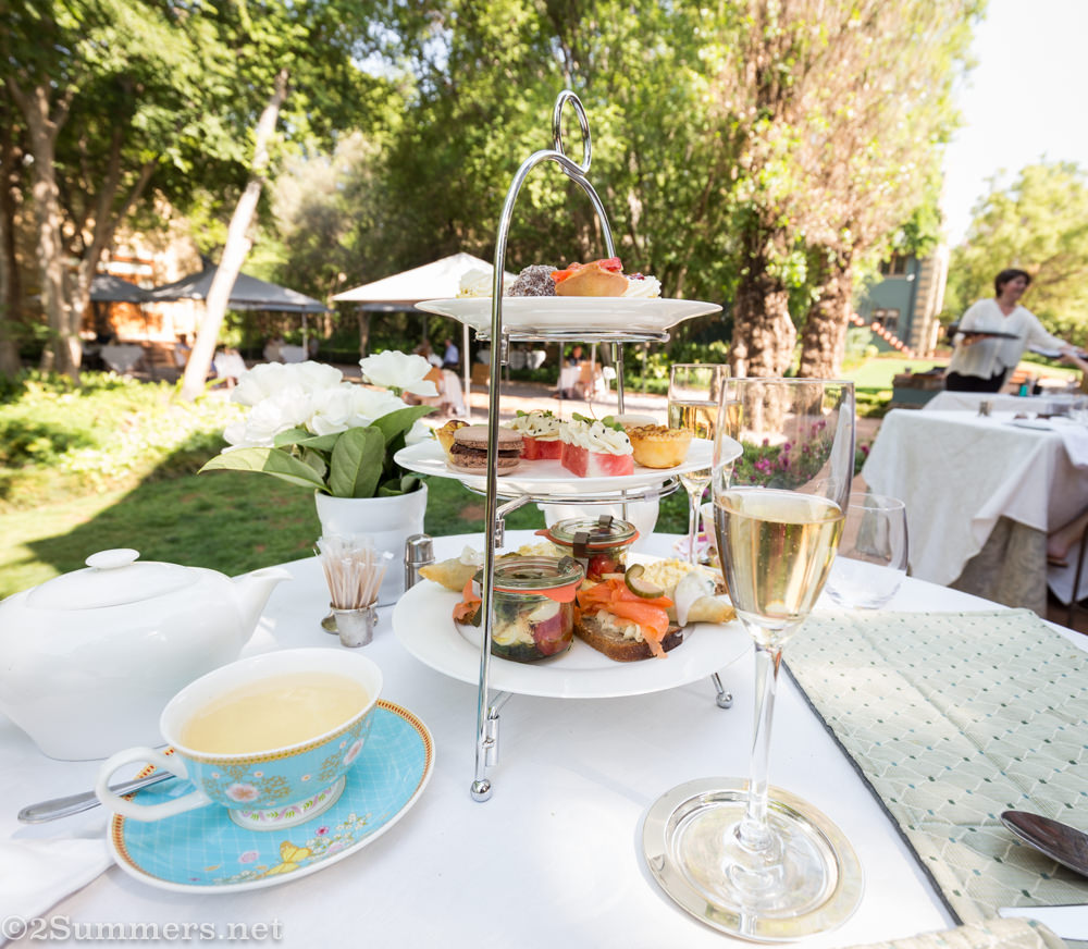 De Hoek afternoon tea tray