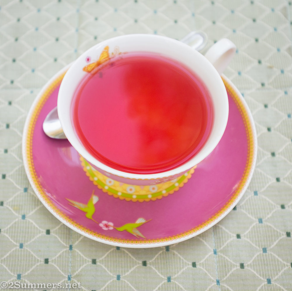 Pink tea in a pink cup at De Hoek