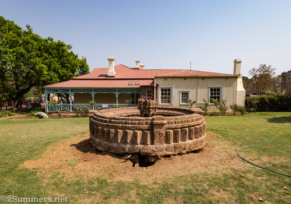 McHardy House and fountain
