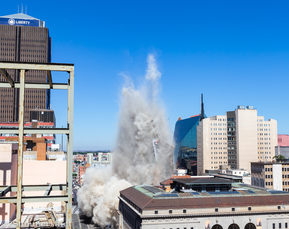 Bank of Lisbon Building imploded