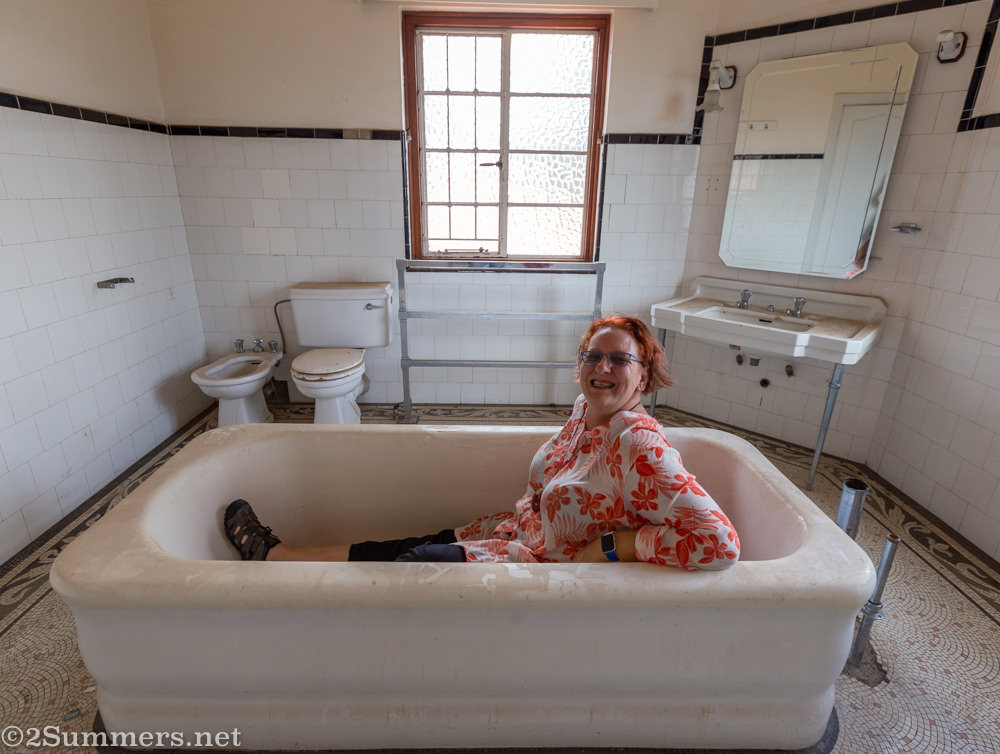 Fiver in the bath at Quisisana