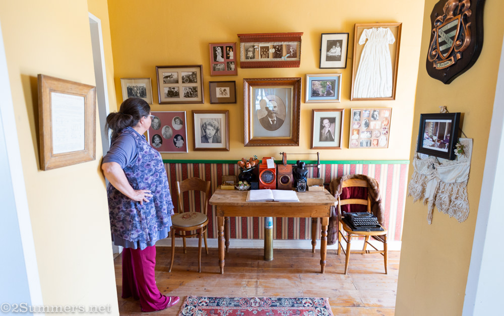 Sandra in the foyer of De Oude Huize