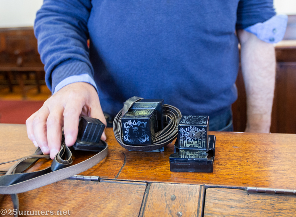 Tefillin in the shul