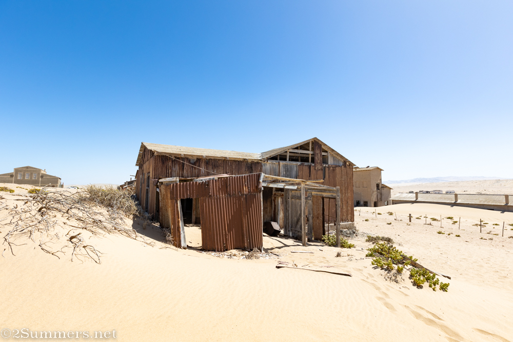 Falling-down building in the desert