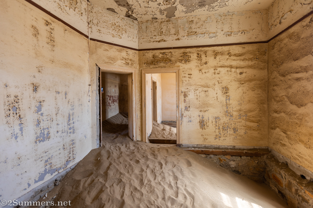 Kolmanskop doorways