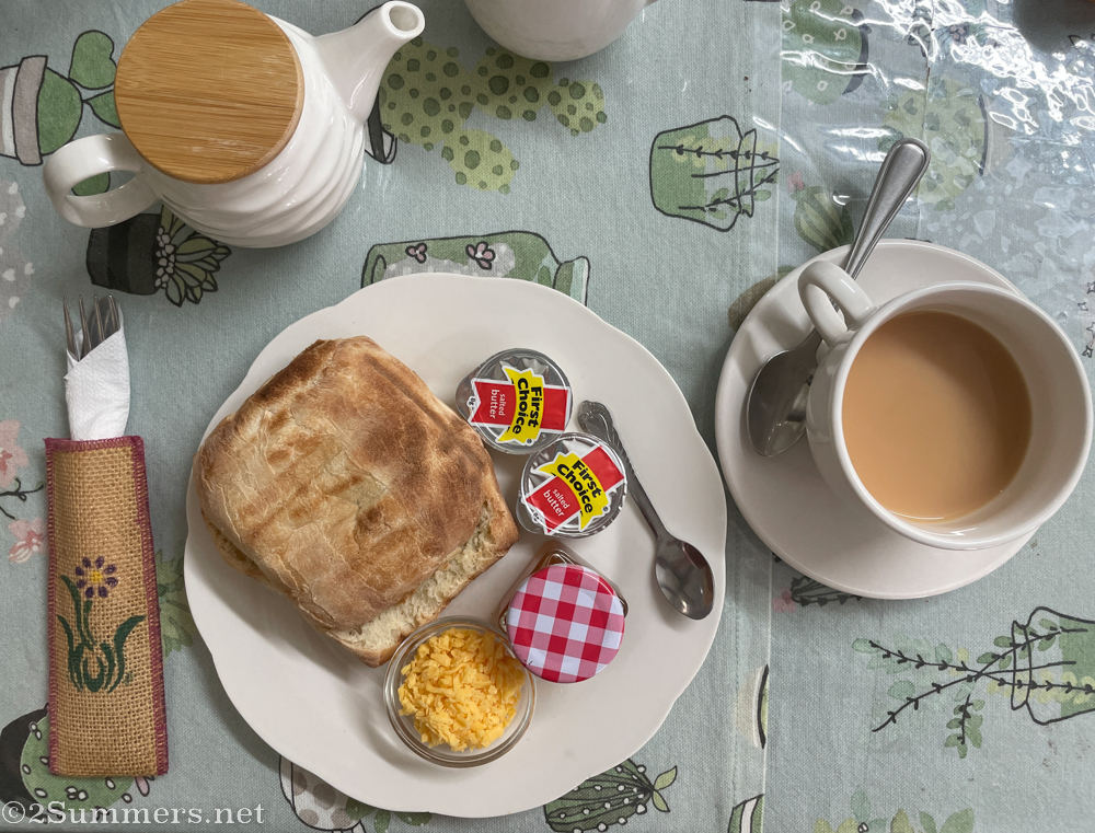 Roosterkoek and rooibos tea