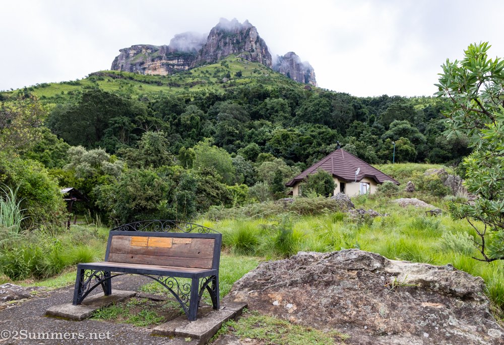 Chalet and bench at Thendele