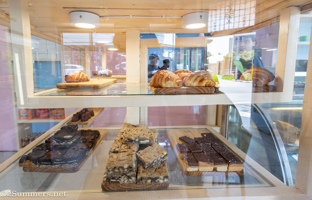 Pastry cabinet at De Baba