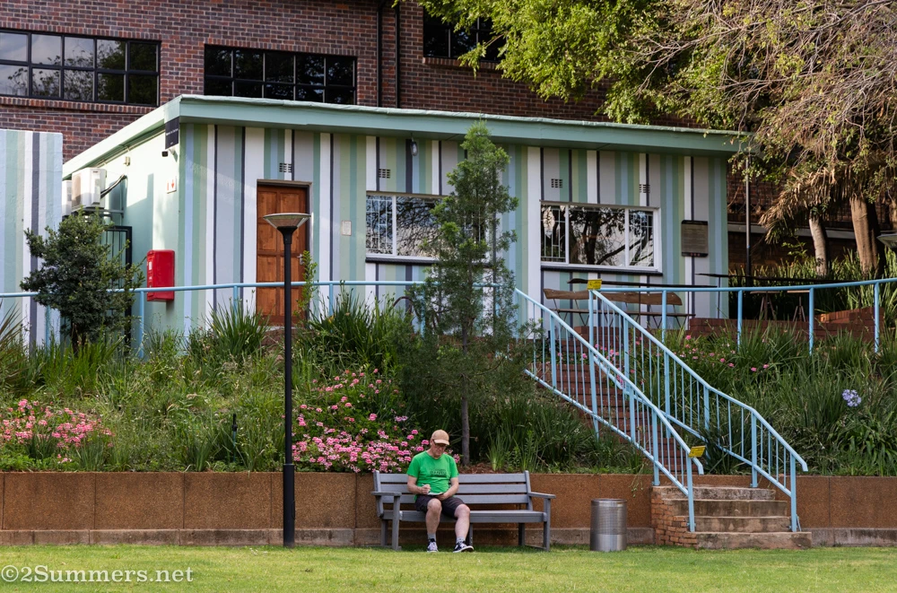 Thorsten sketching outside Hannelie Coetzee’s art studio
